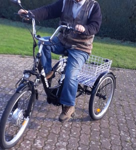Draixcor M300 E-Citybike Elektro-Dreirad 24 Zoll, 250W Vorderradmotor, 540Wh Akku, bis 100 km, 35Nm, Shimano 7-Gang, Federgabel, Korb, Schwarz Kunden-Foto 2