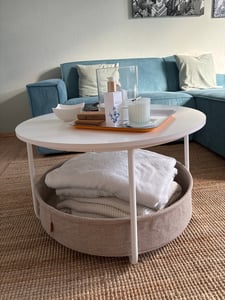 VASAGLE Couchtisch rund,  Wohnzimmertisch mit Korb aus Stoff, modern, Mattweiß Kunden-Foto 1