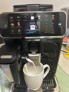 Machine à café Philips série 5500 EP5541/50, machine expresso entièrement automatique, 1,8 L Photo du client 1