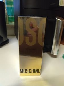 Moschino Eau De Toilette Spray 75ml Kunden-Foto 1