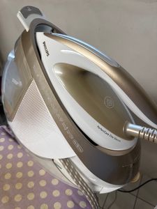 Philips PerfectCare Elite GC9642/60 Dampfbügelstation, 2400 W, 490 g/min, T-ionicGlide-Sohle, 7,2 bar, 1,8 l, 145 g/min Kunden-Foto 1