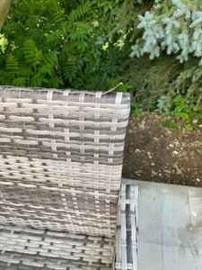 Set di mobili da giardino in polyrattan Tavolo da pranzo Lounge Set di sedute Set da giardino 1x tavolo + 2x sedie + 1x panca + 2x sgabelli - grigio Foto del cliente 3