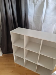 COSTWAY Bücherregal aus Holz, Bücherschrank mit 4 Fächern, Würfelregal mit Kippschutz-Set, Standregal, Aufbewahrungregal 60 x 30 x 60 cm, Weiß Kunden-Foto 4
