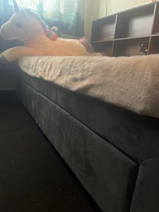 Flieks Schlafsofa Polsterbett 90x190cm mit Ausziehbett, Tagesbett Daybed mit 2 Schubladen und Led, Jugendbett mit Ladefunktion, Hellgrau Kunden-Foto 2