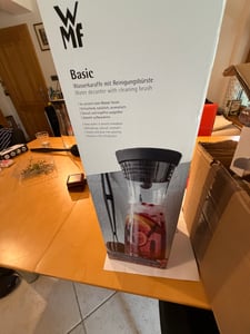 WMF Basic Wasserkaraffe mit Reinigungsbürste 3201000572 4000530693228 Foto del cliente 1