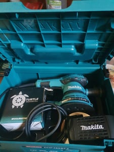 Makita BO5041 professionele elektrische excenterschuurmachine, 300 watt, schuurvlak van 125 mm, variabele snelheid, stofafzuiging Klantenfoto 2