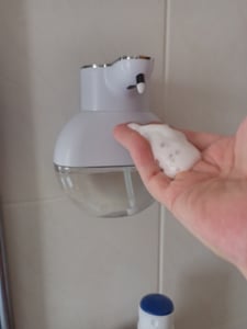 400ml Seifenspender, wandmontierter Seifenspender,Schaumseifenspender, automatischer Seifenspender, mit Sensor, Type-C wiederaufladbar, für Bad, Küche Kunden-Foto 2