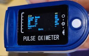 Pulsoximeter für den Finger zur Pulsmessung und Sauerstoffsättigung FÜR DEN FINGER Kunden-Foto 13