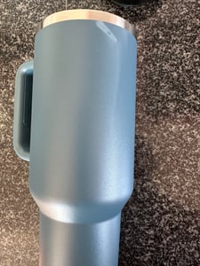 Stanley Quencher H2.0 FlowState Gourde 1.2L Gobelet isotherme Refroidit pendant 11 heures 48 heures Refroidit par la glace Passe au lave-vaisselle Thermos BPA Free Gobelet à café Blue Spruce Photo du client 1