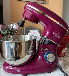 Küchenmaschine 6L Schüssel - 1.500 WATT in Beere mit Planetenrührwerk inkl. Edelstahlschüssel, Schneebesen, Knethaken Kunden-Foto 2