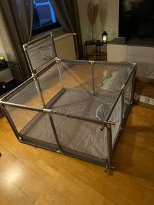 Baby Laufgitter 126*126cm Laufstall Absperrgitter mit 50 Bällen,Basketball Korb, Rutschfester Basis Dunkelgrau Kunden-Foto 4