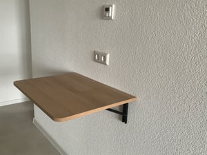 Nástenný sklopný stôl, písací stôl, doska stola 70 × 50 cm, biela farba, sklopný stôl, jedálenský stôl, kuchynský stôl na stenu, barový stôl, vysoký stôl, nástenný stôl, sklopný stôl Fotografia od zákazníka č. 2