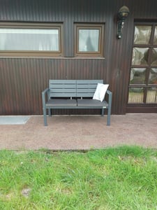tillvex® Gartenbank Wetterfest 3-4 Sitzer mit Abdeckung & Kissen | Parkbank in Holzoptik bis 300kg belastbar UV-beständig | Sitzbank Garten Terrasse Balkon mit waschbarem Bezug Kunden-Foto 1