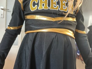 Strahlende Cheerleaderin: Komplettset für Mädchen in Größe 152 Cm - Langarm-Crop-Top, Rock, Pompoms & Socken für Halloween, Karneval, Fasching & Sport Kunden-Foto 1