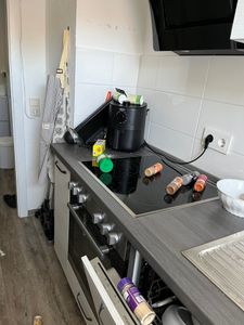 Kartenmischmaschine, 2 in 1 Automatische Kartenmischer und Kartensender, Leise, 12 Spieler, 4 Fernbedienungen für Poker, UNO, Bridge, Blackjack Kunden-Foto 1