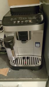 DeLonghi ECAM 290.81.TB Magnifica Evo Milk, Kaffee-Vollautomat, titanium/schwarz Kunden-Foto 5