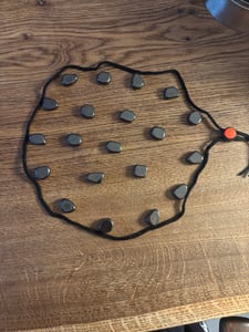 Magnetspiel, Magnetisches Schachspiel, Tragbares Schachbrett Magnetisch, Tisch-Magnetspiel, Puzzle Checkers Spiel mit Spielseil, für Camping, Familientreffen, Partyspiele, Reise Kunden-Foto 4