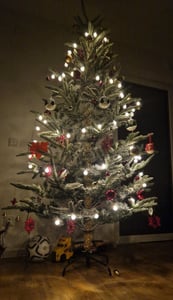 180 cm Künstlicher Weihnachtsbaum mit 1000 grünen Spitzen, Metallständer, Nordmanntanne, PVC Tannenbaum Naturgetreu Tannenbaum Kunden-Foto 1