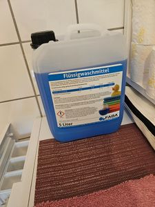 2 x 10 L Flüssigwaschmittel Konzentrat grün Universal Color inkl. Auslaufhilfe. Kunden-Foto 1