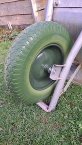 KRUMAD Schubkarrenrad Vollgummi mit Achse 200 kg 4.80/4.00-8 39 cm Metall Ersatzrad für Schubkarre Schubkarrenzubehör Kunden-Foto 2