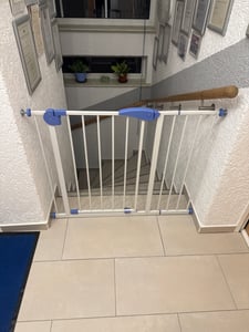 Treppengitter 85 -95 cm BabySafe Treppenschutzgitter ohne Bohren Türgitter Absperrgitter Kunden-Foto 5