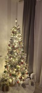 Yorbay 210cm Künstlicher Weihnachtsbaum Slim mit Beleuchtung LED Tannenbaum für Weihnachten-Dekoration, Schneebeflockt, Schmal, Weiß Kunden-Foto 7