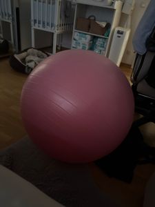 KM-Fit Yogaball 75 cm Blau | Trainingsball für Yoga & Fitness inkl. Pumpe Kunden-Foto 1