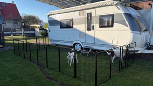 Yaheetech 16-teilig Welpenlaufstall Welpengitter 100 cm H, faltbare Gehege für Hunde, einteilige Verriegelung Kunden-Foto 1