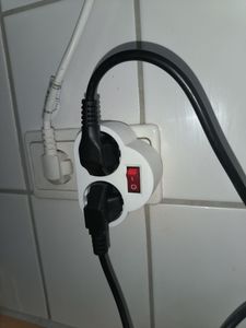 Steckdosen-Adapter mit Schalter und 2 Schuko Stecker Mehrfachstecker Mehrfachsteckdose Zwischenstecker Kunden-Foto 2