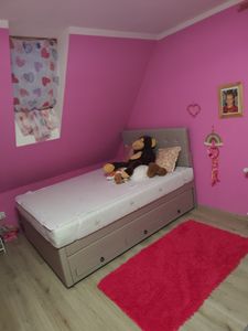 Flieks Polsterbett 90x200cm Einzelbettt mit ausziehbarem Unterbett, Massivholzbett mit Lattenrost und 3 Schubladen, Stauraumbett Gästebett Tagesbett, Grau Kunden-Foto 2