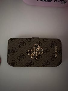 Guess Apple iPhone 15 Pro Schutzhülle Bookcover Book 4G Metal Logo Kunden-Foto 1