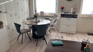Tribesigns Esstisch Rund, 120 cm Esstisch Schwarz, für 4-6 Personen, Esszimmertisch Mit Stabilem Metallgestell, Moderne Esszimmermöbel Kunden-Foto 2