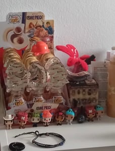 Kinder Joy One Piece Funko Pop Display Edition 2026 –  24x Überraschungsei mit Sammelfigur [20g×24] + Heartforcards Sticker Kunden-Foto 1