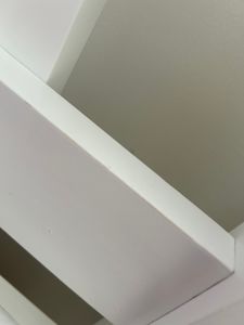 Bett ist überall beschädigt!