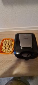 Lehmann Waffeleisen für Nüsse | Elektrischer Nussbäcker, Erdnüsse, Haselnüsse | 24 Hälften | max. 1400 W Kunden-Foto 9