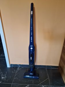 Bosch Serie 2 BBHF216, 2-in-1-Stabstaubsauger, Beutellos, Blau, Trocken, Zyklonal, Glatter Boden, Teppich, Harter Boden Kunden-Foto 1
