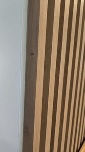 MEBANO. Akustikpaneele auf Schwarzplatte - 4 Stücke x (240x18,5 cm), Eiche Natur Grandson, Wanddeko Lamellen aus MDF, Wandverkleidung, Paneele Wand Wohnzimmer, Holzpaneele auf HDF-Platte Kunden-Foto 2