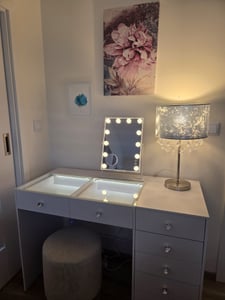 Szafka RTV VANITII z funkcją grzewczą, oświetleniem LED zmieniającym kolor, Bluetooth, 6 szufladami, kolor czarny, wymiary: 180 x 40 x 65 cm Zdjęcie produktu od klienta nr 1