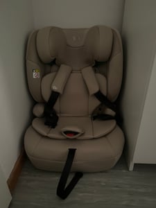 Seggiolino Kinderkraft COMFORT UP 2 PLUS, 76-150 cm, i-Size R129, 3 in 1, cintura a 5 punti, poggiatesta regolabile, SPS+, beige Foto del cliente 1