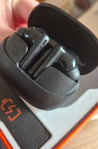 Bluetooth In-Ear Kopfhörer Kabellos mit Ladecase und Mikrofon – Für iPhone, Samsung & Android – Weiß Kunden-Foto 2