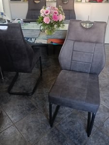 Hela Tische, 2er Set Freischwinger Stuhl LINDA, Mikrofaser Samt Silber, Rundrohgestell schwarz, Komfortsitz Federkorb, 140kg belastbar, Lehne m. Griff Kunden-Foto 1