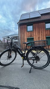 HITWAY E-Bike 28 Zoll Elektrofahrrad mit Korb 36V/13Ah Akku Pedelec für Erwachsene 7 Gang, 25km/h, Heckmotor, LCD Display, Herren/Damen 170 - 190cm Kunden-Foto 2
