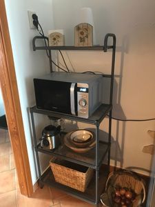 Scaffale per microonde a 4 ripiani, scaffale da cucina con portata fino a 100 kg, scaffale da terra con ripiani in rete metallica e piedini regolabili, robusta struttura interamente in metallo, organizer da cucina Foto del cliente 1