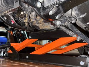 VEVOR Cric hydraulique pour moto 700 kg Cric pour moto Cric pour moto Support de montage pour moto, réglable 120-385 mm Support de montage pour moto, support pour moto dans le garage et à l'extérieur Photo du client 4