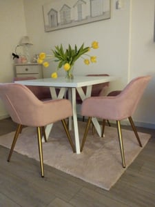 AlpiMeble Table a Manger Extensible - Table Carrée Extensible - Table de Salle à Manger Moderne - Plateau Stratifié 36 mm - Pieds en Hêtre - Mesures de 120 cm à 220 cm - Noir - Collection Rico Photo du client 1