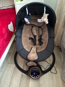 COIL Babywippe, Elektrisch Babyschaukel, Multifunktional Babywippe, 5 Schwungstufen, Bluetooth, Musik, 5-Punkt-Gurt, Tuya-Anwendung, Beige/Gold Kunden-Foto 2