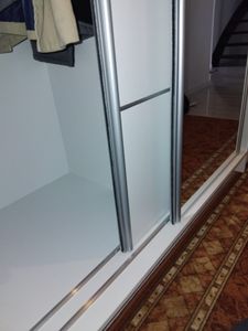 Schwebetürenschrank Kleiderschrank GAP 120 cm Schrank Garderobe Spiegel. Farbe Weiß. Möbel vom Hersteller! Kunden-Foto 4