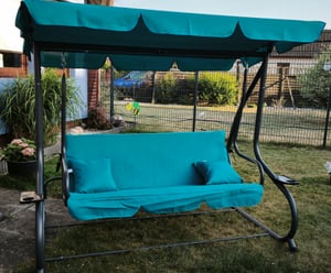 3-Sitzer Hollywoodschaukel Venedig Gartenschaukel mit Dach 193 x 163 cm Schaukelbank inkl. 2 Kissen Getränkehalter Kunden-Foto 5