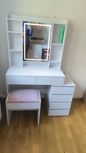 Toaletní stolek VASAGLE s LED osvětlením, nastavitelným jasem, se 6 zásuvkami, s 1 stoličkou Fotografie od zákazníka č. 5