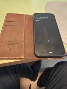Caseme Handyhülle Leder Hülle Klapphülle Tasche Etui für Google Pixel 7 Pro Schwarz Kunden-Foto 2